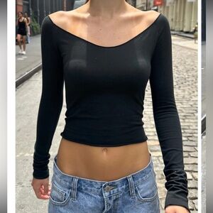 🤍🤍 BRANDY MELVILLE -MAYSON V-NECK TOP-  OS 🤍🤍